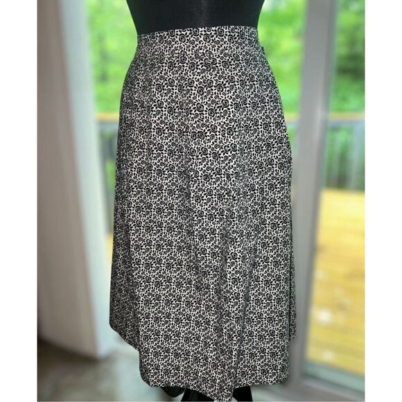 De Collections Printed Skirt - Picture 2 of 4
